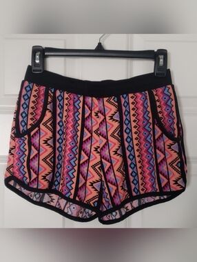 NO BOUNDARIES SHORT SHORTS WITH POCKETS